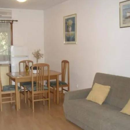 White House - Two Bedroom With Terrace 1 شقة