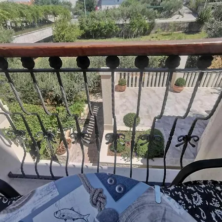 White House - Two Bedroom With Terrace 1 شقة