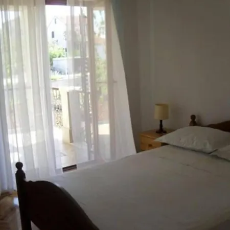 White House - Two Bedroom With Terrace 1 *