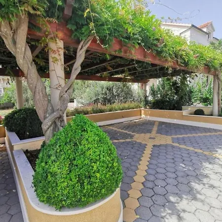 White House - Two Bedroom With Terrace 1 * Supetar