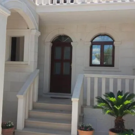 White House - Two Bedroom With Terrace 1 *