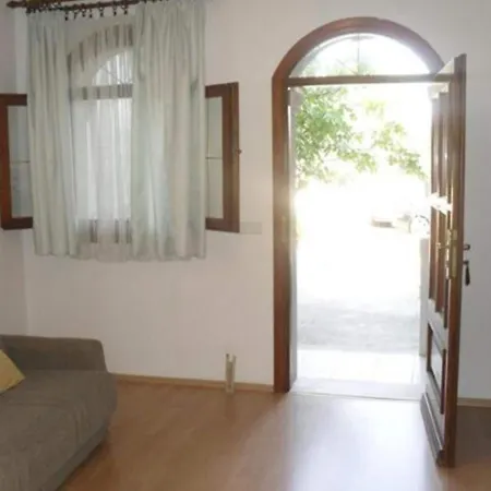 White House - Two Bedroom With Terrace 1