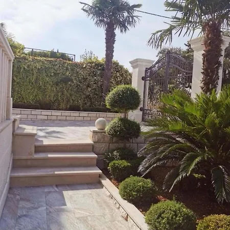 White House - Two Bedroom With Terrace 1 Διαμέρισμα *