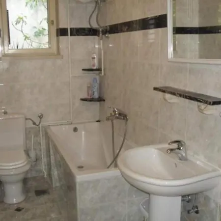 White House - Two Bedroom With Terrace 1