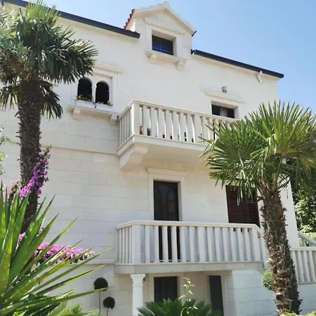 White House - Two Bedroom With Terrace 1 Apartamento